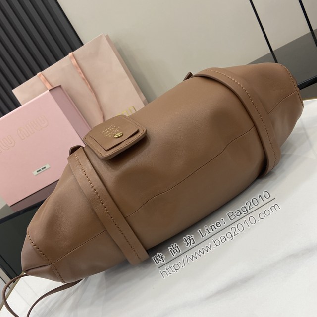MIU MIU專櫃繆繆最新款中古腋下餃子包 jh2727型號：5BG306